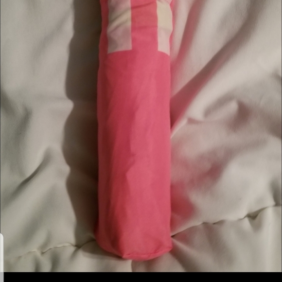 NWT VS LIMITED EDITION UMBRELLA. RETAIL $68 - Picture 8 of 9